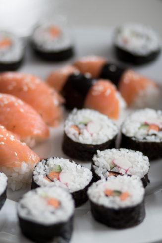 sushi med lax