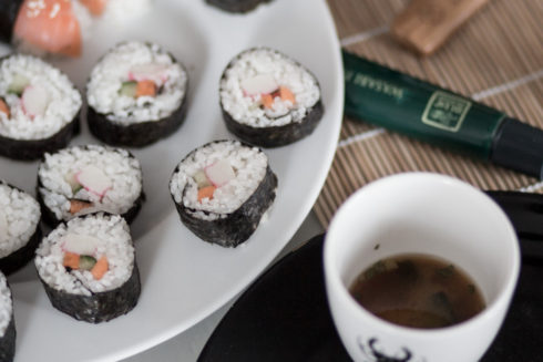 sushi med lax och crabsticks